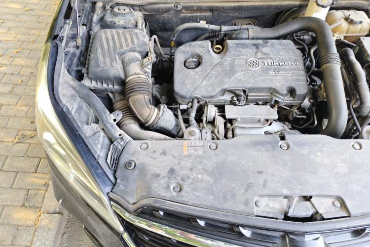 Used Buick Envision 2021 532T Two-Wheel-Drive Luxury Version Engine Bay Right