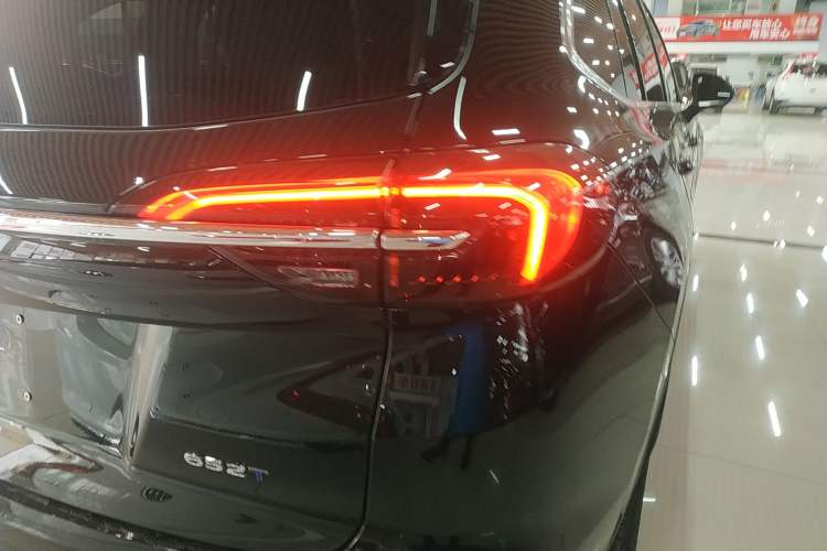Used Buick Envision 2021 Encore Plus 652T Five-Seat Luxury Model Exterior 2