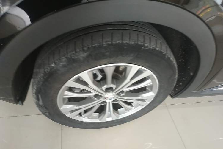 Used Buick Envision 2021 Encore Plus 652T Five-Seat Luxury Model Exterior 3