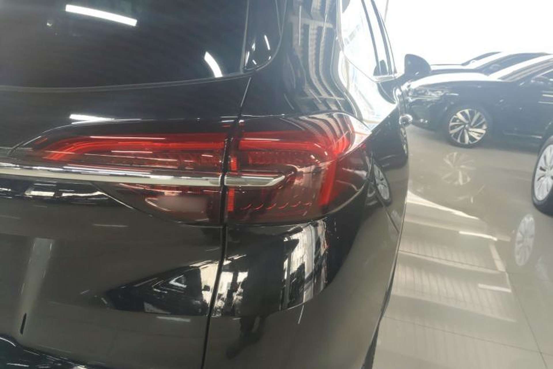 Used Buick Envision 2021 Encore Plus 652T Five-Seat Luxury Model Exterior 3