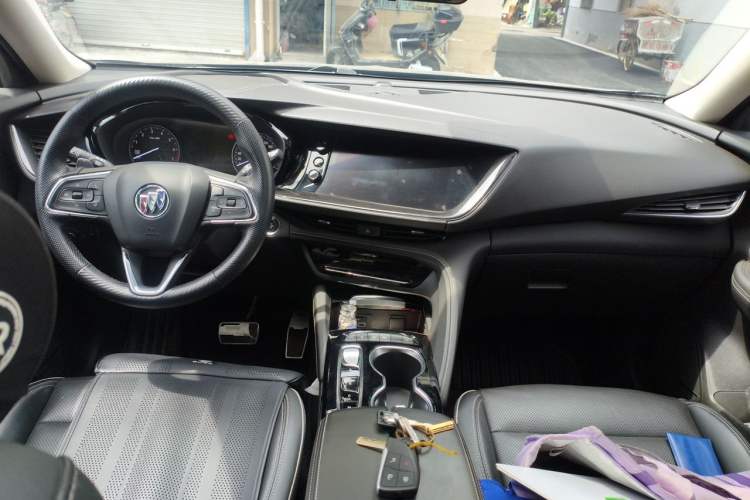 Used Buick Envision 2021 Encore Plus 652T Five-Seat All-Wheel-Drive Luxury Model Interior 2