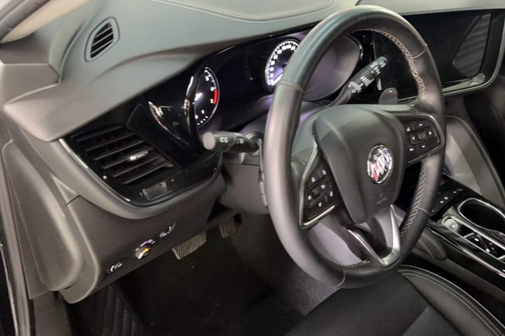 Used Buick Envision 2021 Encore Plus 652T Five-Seat Luxury Model Interior 3