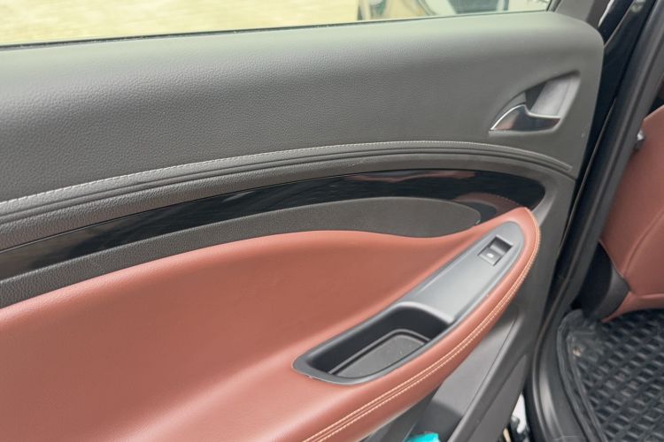 Used Buick Envision 2021 532T Two-Wheel-Drive Elite Version Interior 3