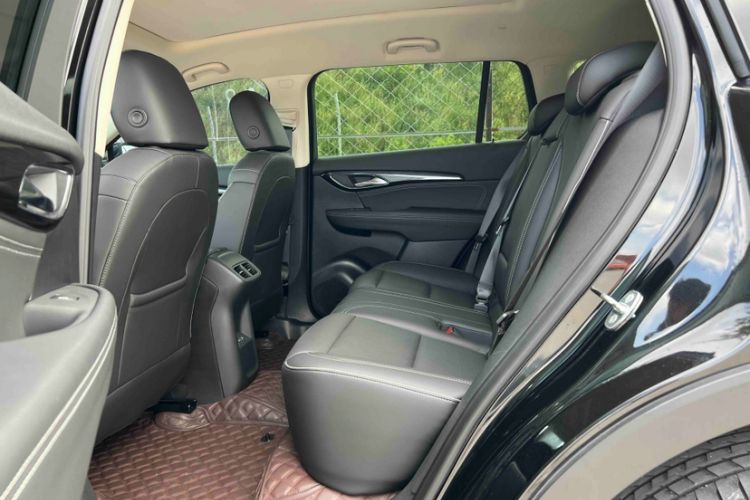 Used Buick Envision 2021 Encore Plus 652T Five-Seat All-Wheel-Drive Luxury Model Interior 3