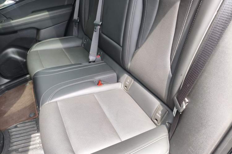Used Buick Envision 2021 Encore Plus 652T Five-Seat All-Wheel-Drive Luxury Model Interior 4
