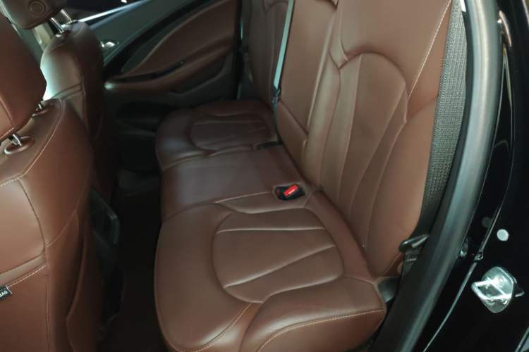 Used Buick Envision 2021 532T Two-Wheel-Drive Elite Version Interior 4