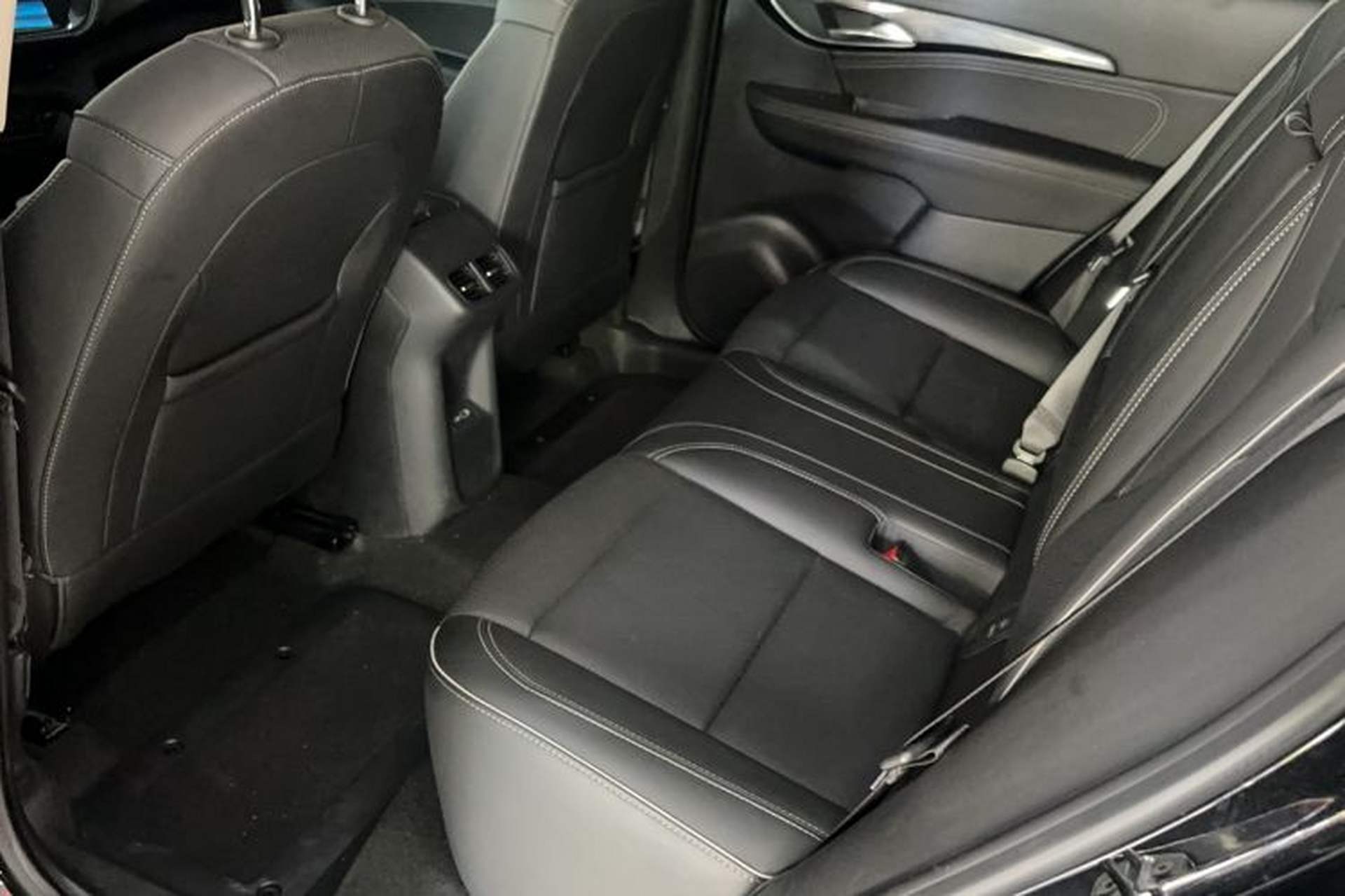 Used Buick Envision 2021 Encore Plus 652T Five-Seat Luxury Model Interior 6