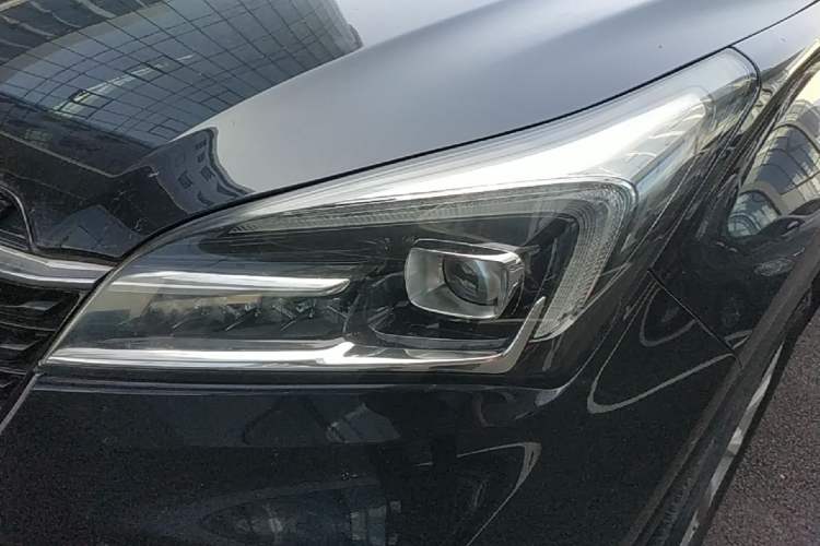 Used Buick Envision 2021 532T Two-Wheel-Drive Luxury Version Left Front Headlight
