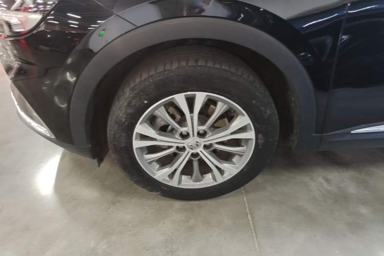 Used Buick Envision 2021 Encore Plus 652T Five-Seat Luxury Model Left Front Wheel Hub