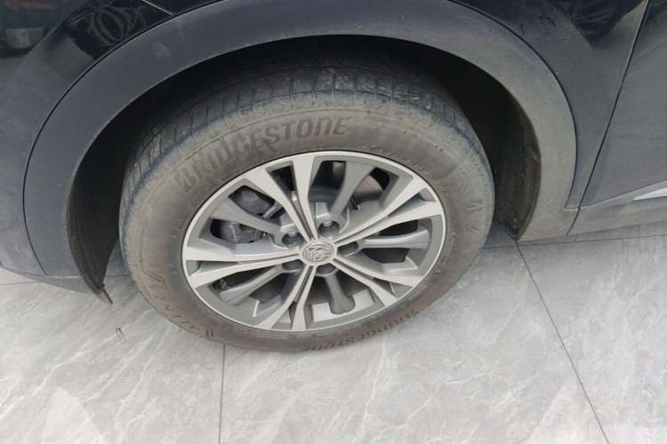 Used Buick Envision 2021 Encore Plus 652T Five-Seat Luxury Model Left Front Wheel Hub