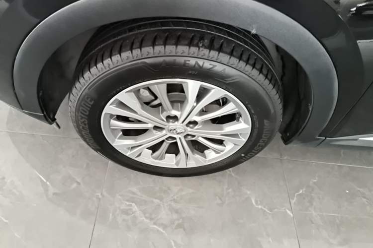 Used Buick Envision 2021 Encore Plus 652T Five-Seat Luxury Model Left Front Wheel Hub