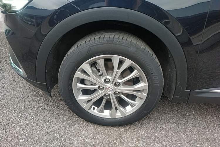 Used Buick Envision 2021 Encore Plus 652T Five-Seat Luxury Model Left Front Wheel Hub