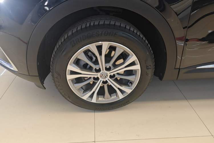 Used Buick Envision 2021 Encore Plus 652T Five-Seat Luxury Model Left Front Wheel Hub