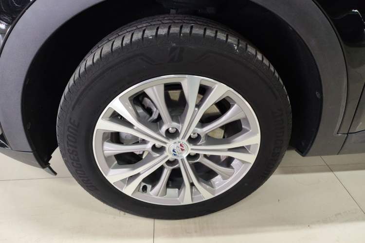 Used Buick Envision 2021 Encore Plus 652T Five-Seat Luxury Model Left Front Wheel Hub