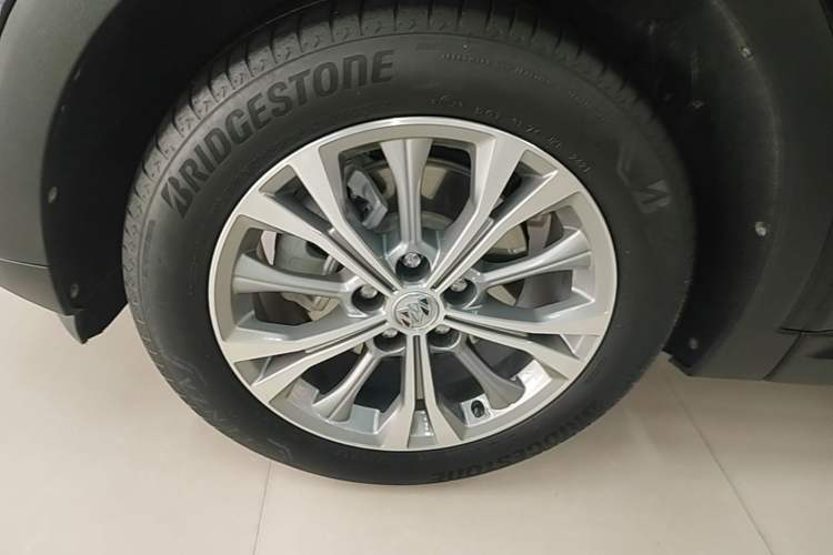 Used Buick Envision 2021 Encore Plus 652T 7-Seat Luxury Model Left Front Wheel Hub