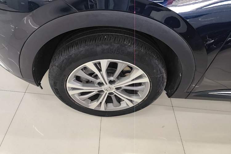Used Buick Envision 2021 Encore Plus 652T Five-Seat Luxury Model Left Front Wheel Hub
