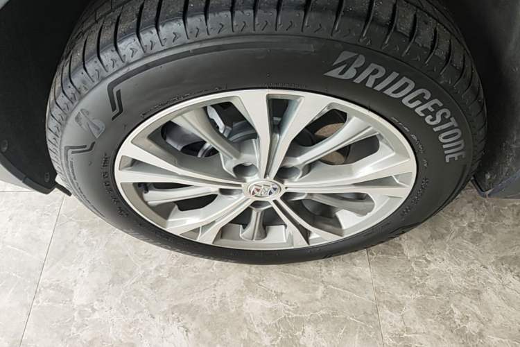 Used Buick Envision 2021 Encore Plus 652T Five-Seat Luxury Model Left Front Wheel Hub