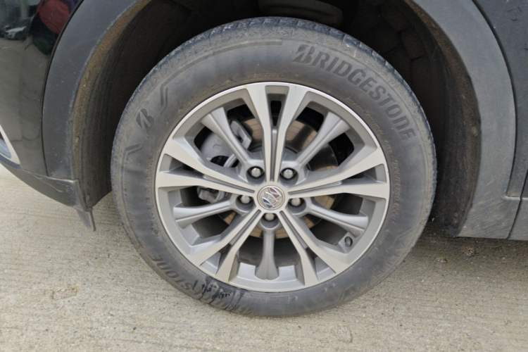 Used Buick Envision 2021 Encore Plus 652T Five-Seat Luxury Model Left Front Wheel Hub