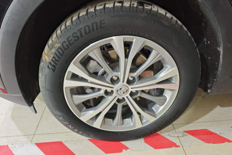 Used Buick Envision 2021 Encore Plus 652T Five-Seat Elite Model Left Front Wheel Hub