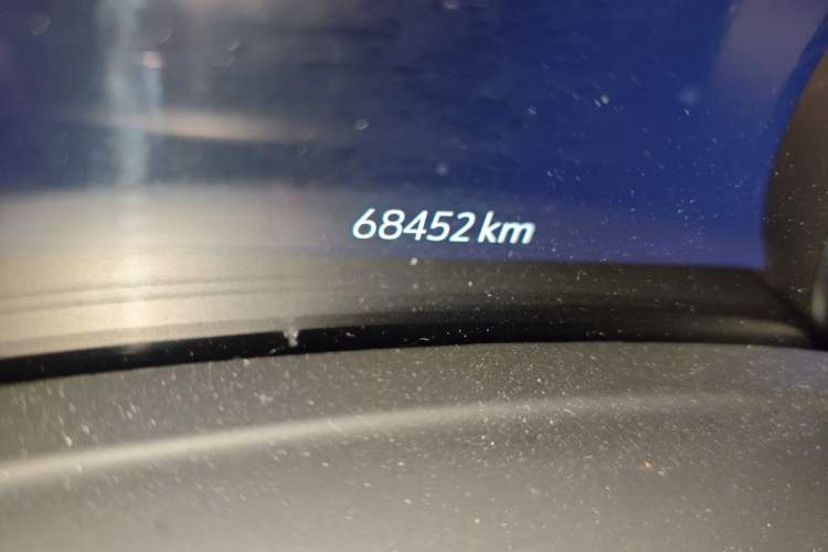 Used Buick Envision 2021 Encore Plus 652T Five-Seat All-Wheel-Drive Luxury Model Odometer Close Up