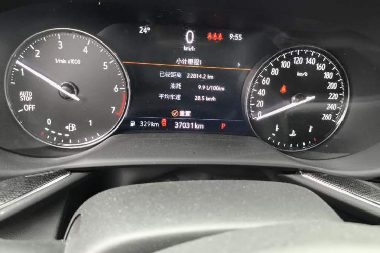 Used Buick Envision 2021 Encore Plus 652T Five-Seat Elite Model Odometer Close Up