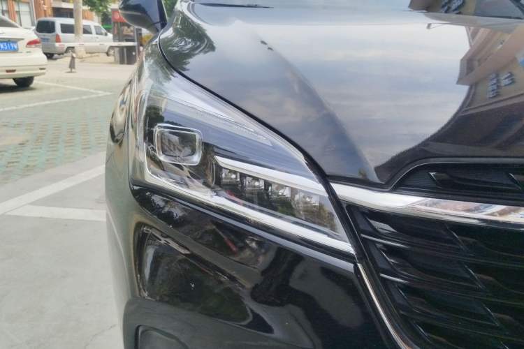 Used Buick Envision 2021 532T Two-Wheel-Drive Luxury Version Right Front Headlight