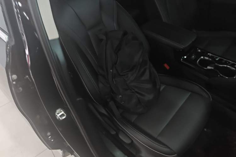Used Buick Envision 2021 Encore Plus 652T Five-Seat All-Wheel-Drive Luxury Model Right Front Seat
