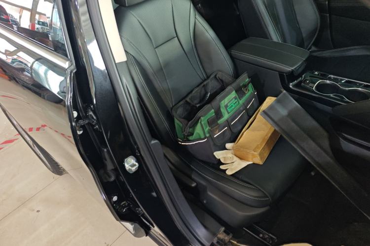 Used Buick Envision 2021 Encore Plus 652T Five-Seat Elite Model Right Front Seat