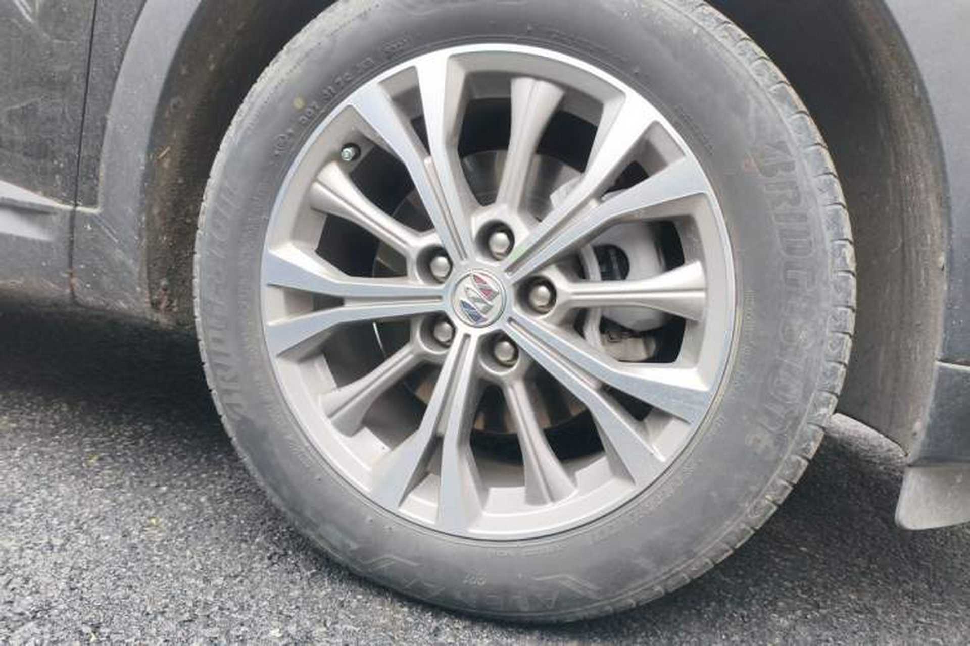 Used Buick Envision 2021 Encore Plus 652T Five-Seat All-Wheel-Drive Luxury Model Right Front Wheel Hub