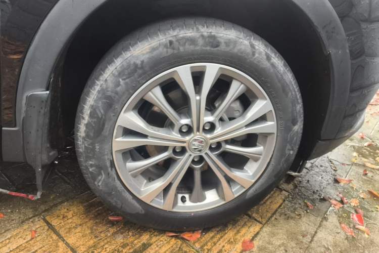 Used Buick Envision 2021 Encore Plus 652T Five-Seat All-Wheel-Drive Luxury Model Right Front Wheel Hub