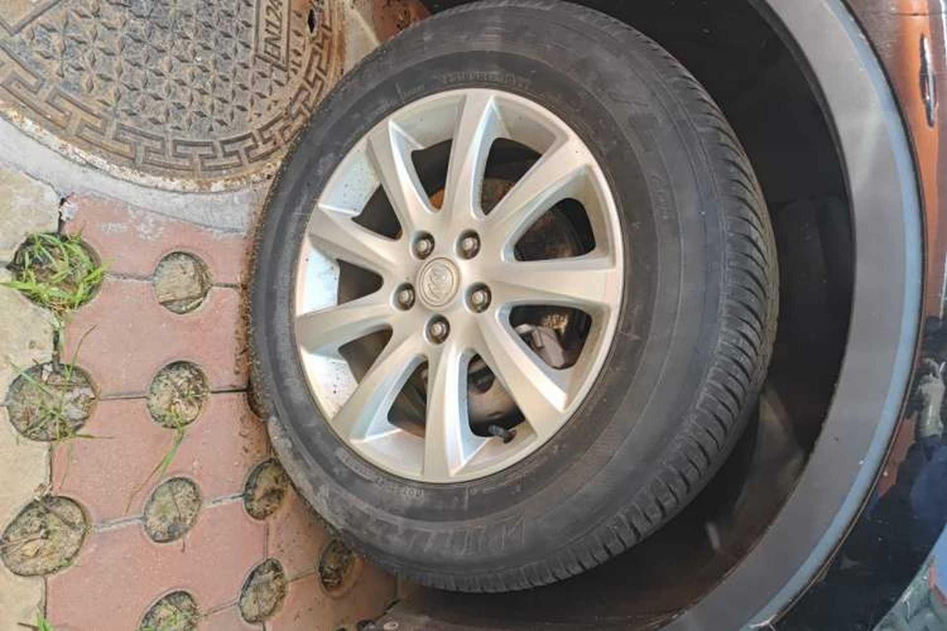 Used Buick Envision 2021 532T Two-Wheel-Drive Elite Version Right Front Wheel Hub