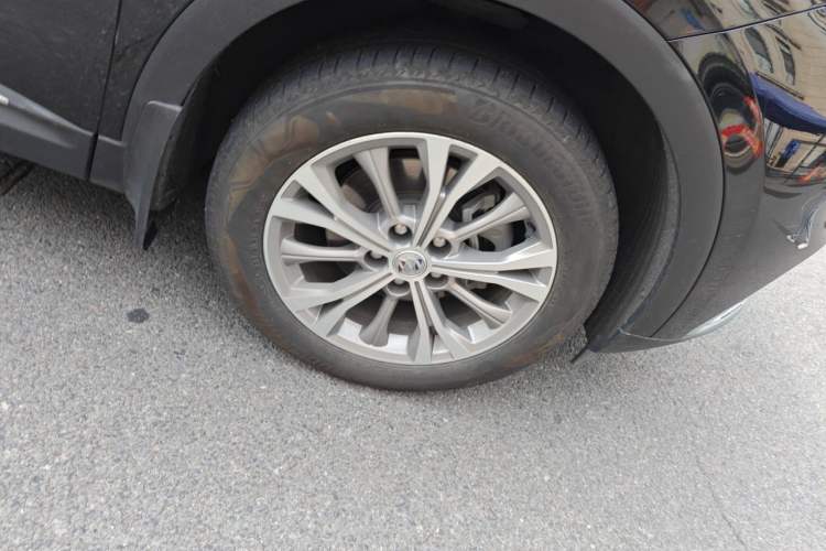 Used Buick Envision 2021 Encore Plus 652T Five-Seat Luxury Model Right Front Wheel Hub
