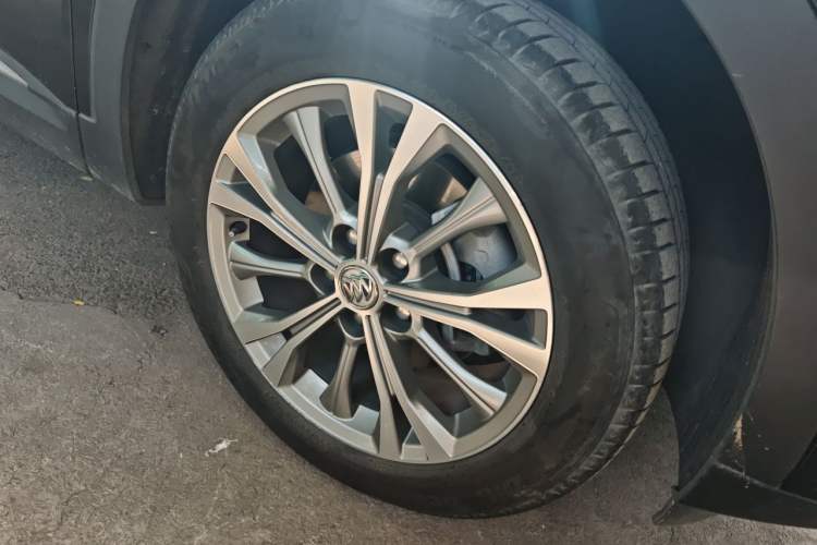 Used Buick Envision 2021 Encore Plus 652T Five-Seat Luxury Model Right Front Wheel Hub