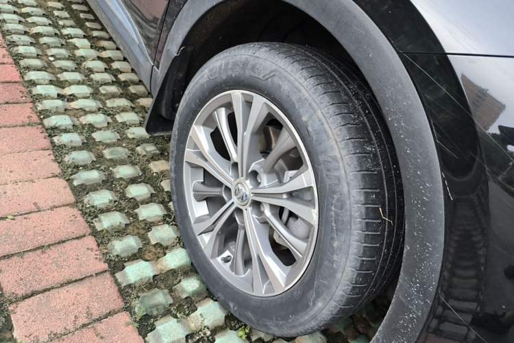 Used Buick Envision 2021 Encore Plus 652T Five-Seat Luxury Model Right Front Wheel Hub