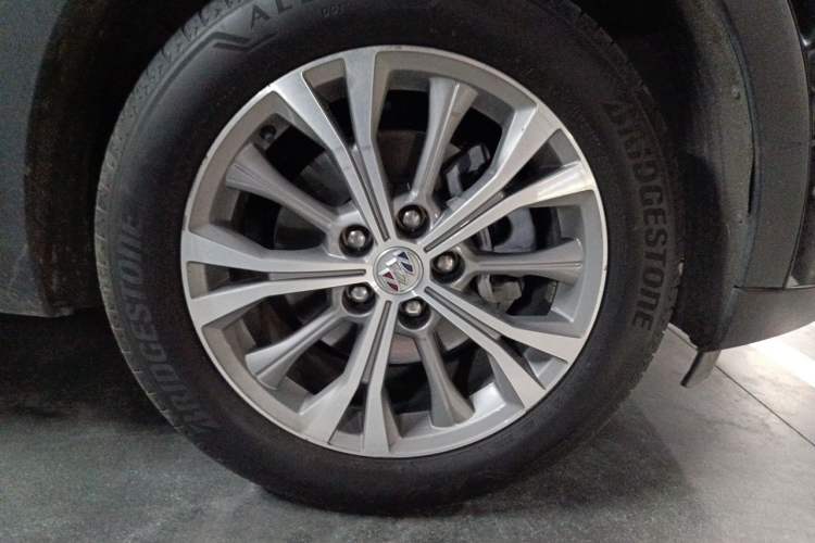 Used Buick Envision 2021 Encore Plus 652T Five-Seat Luxury Model Right Front Wheel Hub