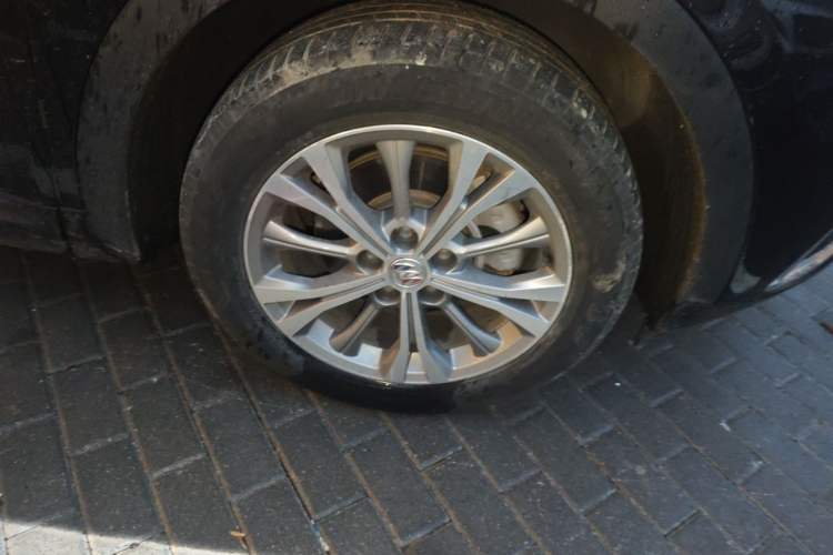 Used Buick Envision 2021 Encore Plus 652T Five-Seat All-Wheel-Drive Luxury Model Right Front Wheel Hub