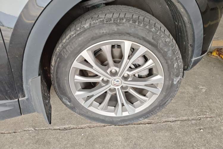 Used Buick Envision 2021 Encore Plus 652T Five-Seat Luxury Model Right Front Wheel Hub