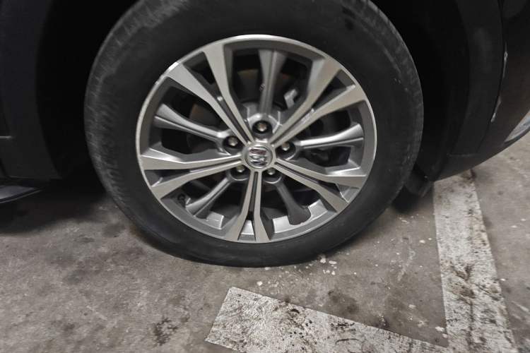 Used Buick Envision 2021 Encore Plus 652T Five-Seat Elite Model Right Front Wheel Hub