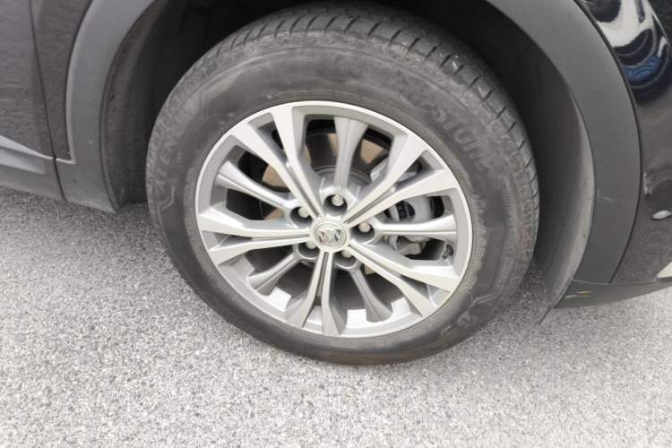 Used Buick Envision 2021 Encore Plus 652T Five-Seat Elite Model Right Front Wheel Hub