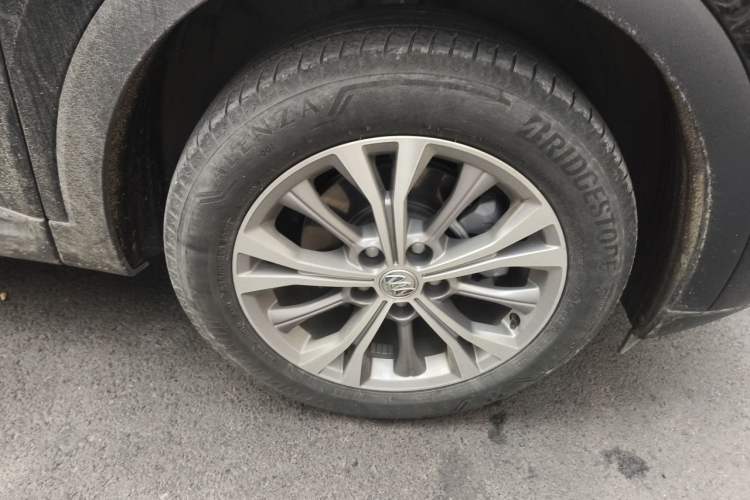 Used Buick Envision 2021 Encore Plus 652T Five-Seat Luxury Model Right Front Wheel Hub