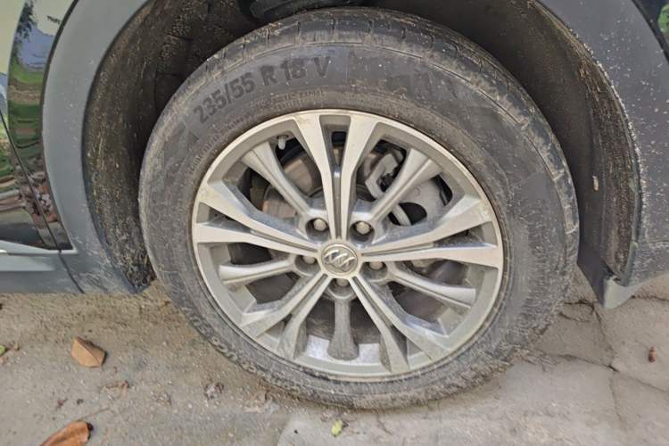 Used Buick Envision 2021 Encore Plus 652T Five-Seat Elite Model Right Front Wheel Hub