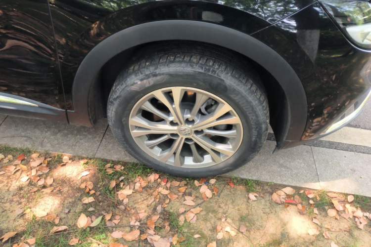 Used Buick Envision 2021 Encore Plus 652T Five-Seat Luxury Model Right Front Wheel Hub