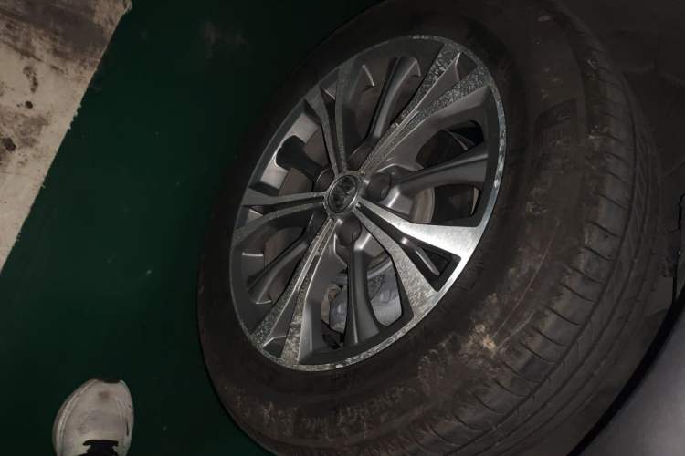 Used Buick Envision 2021 Encore Plus 652T 7-Seat Luxury Model Right Front Wheel Hub