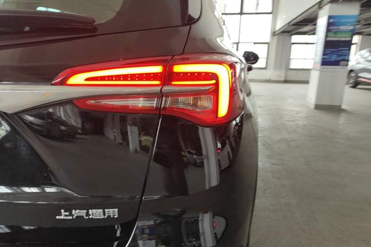 Used Buick Envision 2021 532T Two-Wheel-Drive Elite Version Right Rear Taillight