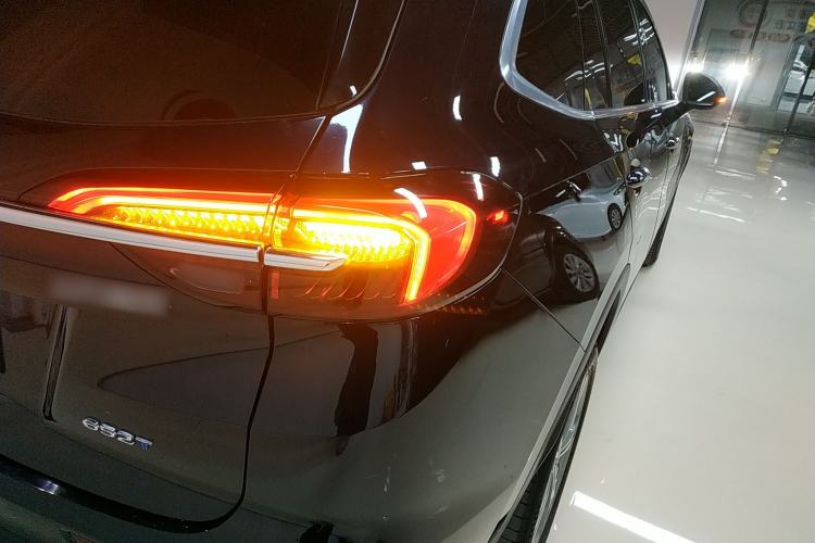 Used Buick Envision 2021 Encore Plus 652T 7-Seat Luxury Model Right Rear Taillight