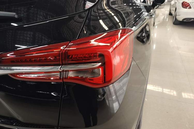 Used Buick Envision 2021 532T Two-Wheel-Drive Luxury Version Right Rear Taillight