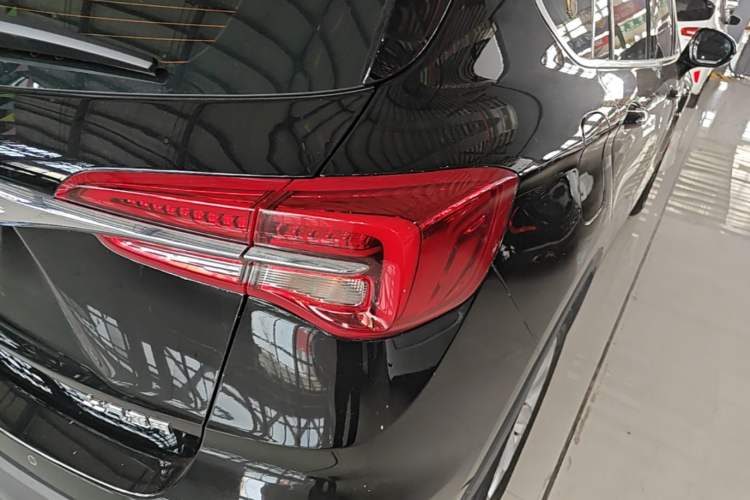 Used Buick Envision 2021 532T Two-Wheel-Drive Elite Version Right Rear Taillight