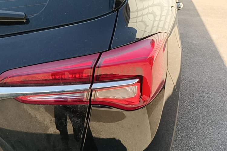 Used Buick Envision 2021 532T Two-Wheel-Drive Elite Version Right Rear Taillight