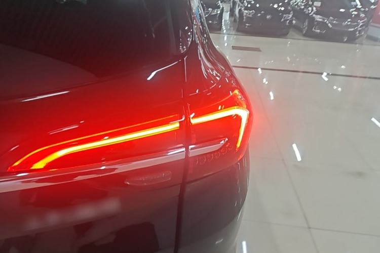 Used Buick Envision 2021 Encore Plus 652T Five-Seat All-Wheel-Drive Luxury Model Right Rear Taillight
