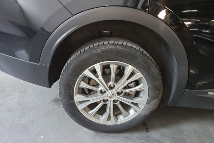 Used Buick Envision 2021 Encore Plus 652T Five-Seat Luxury Model Right Rear Wheel Hub